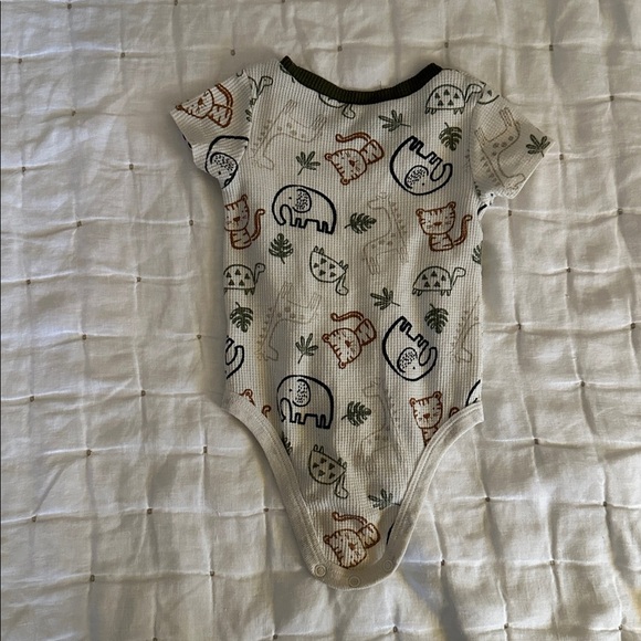 11 piece 12mo. Cute Baby Boy Animal themed Clothes (040) - Picture 9 of 16
